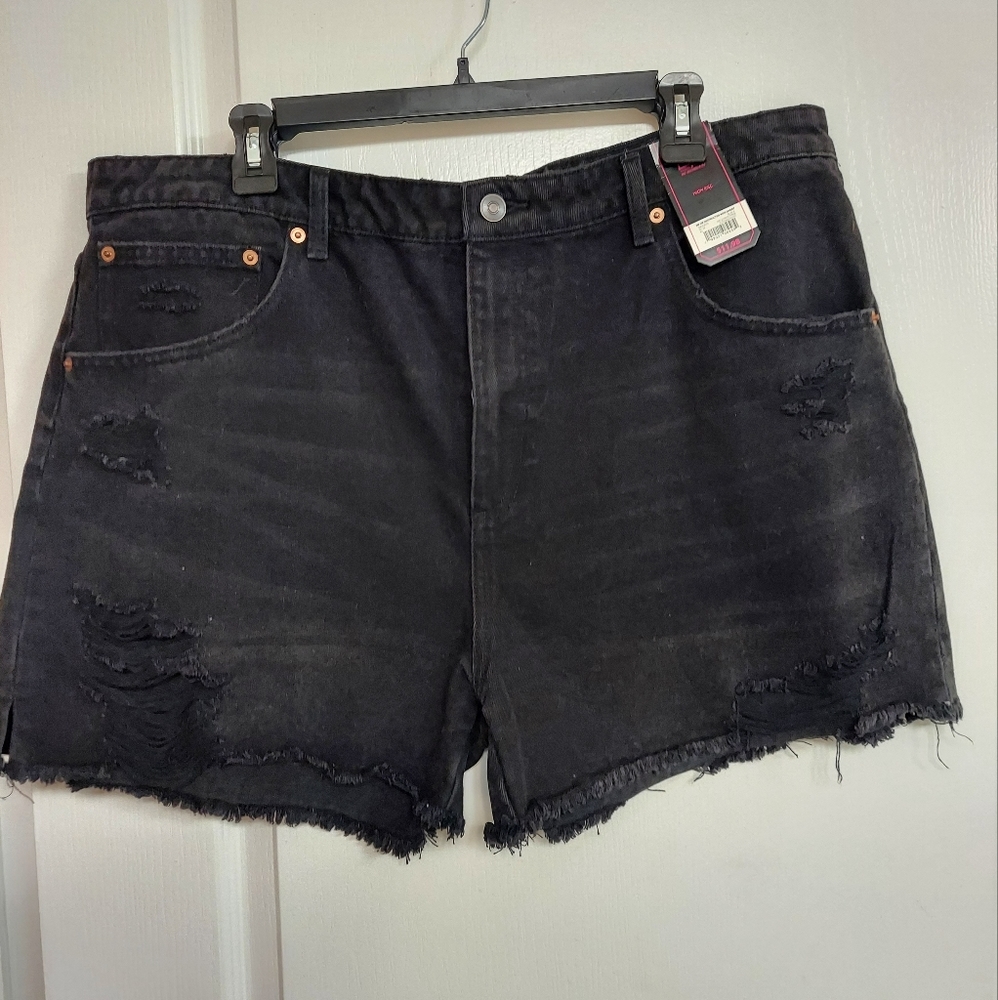 No Boundaries shorts; juniors sz 21